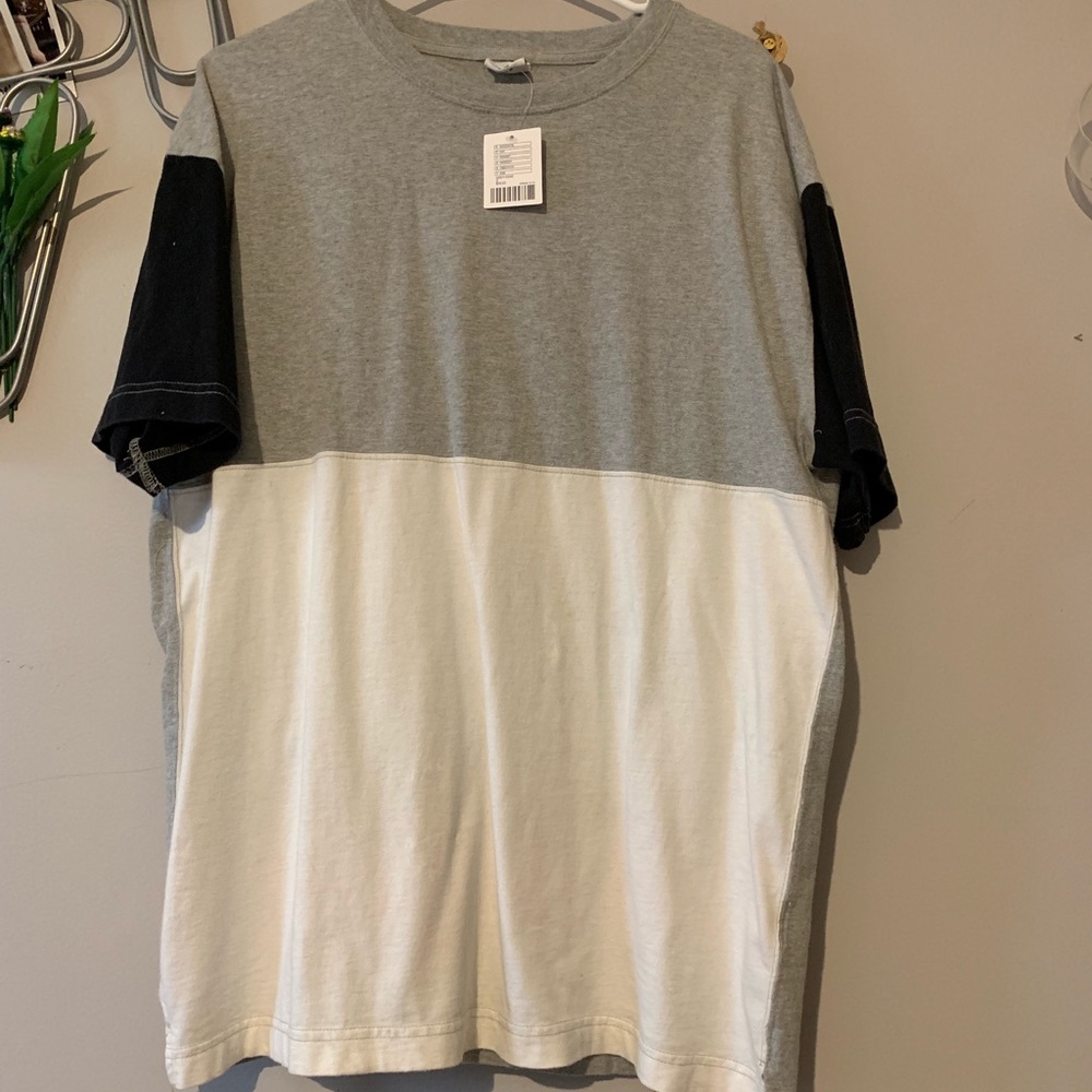 NWT Urban Outfitters Oversized Short T-shirt - Picture 3 of 5